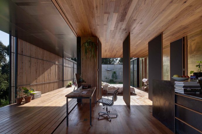 Pivoting walls and doors make for a highly flexible, adaptable living space. Photo by Ben Hosking.