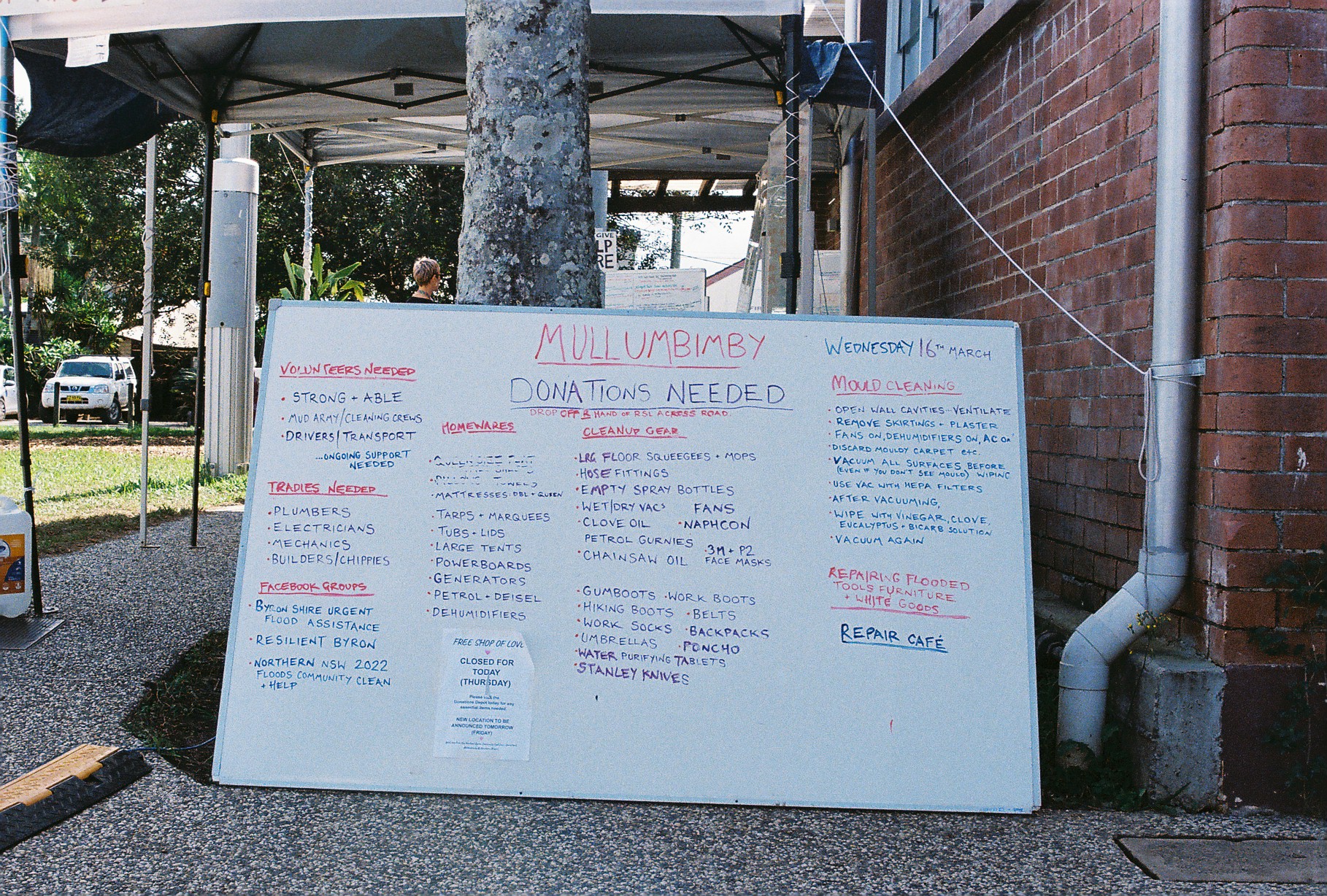 A white board outside Mullumbimby Neighbourhood Centre lizsts tasks that need being done for the flood recovery efforts